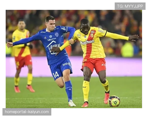 朗斯联赛争冠压力小于里昂，杯赛或成赛季重点突破方向